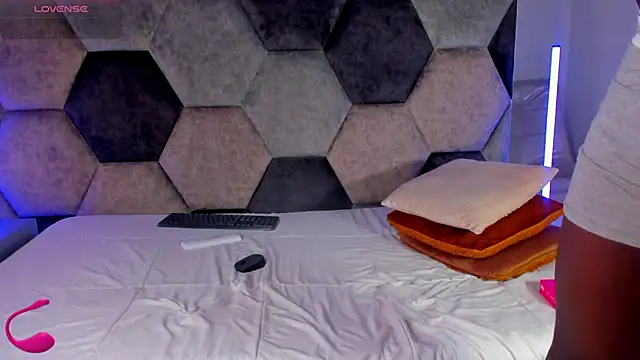 Snapshot of Latrellx7 chatting on February 26, 2026, 3:50 am Latrellx7 online show from February 26, 2026, 3:50 am