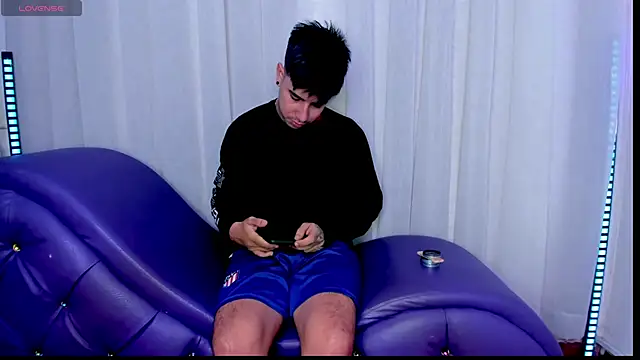 Yourslust  online show from November 15, 2025, 2:32 pm