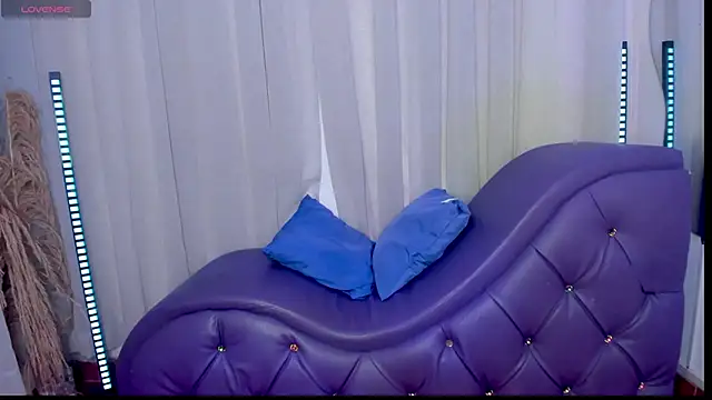 Yourslust  online show from December 5, 2025, 12:15 pm