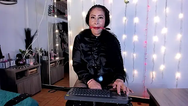 Molenna queenn online show from February 11, 2025, 11:12 pm