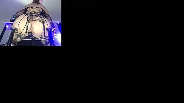 CamilaVegas  online show from April 14, 2026, 9:09 pm