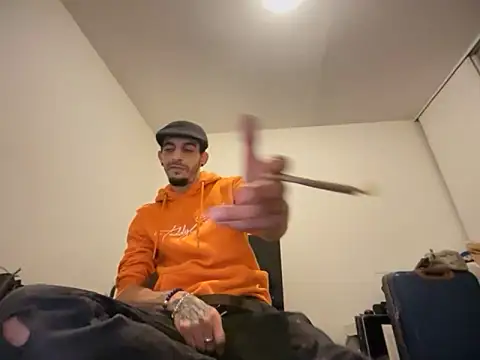 Snapshot of Rebeu313 chatting on November 9, 2025, 2:48 am Rebeu313 online show from November 9, 2025, 2:48 am