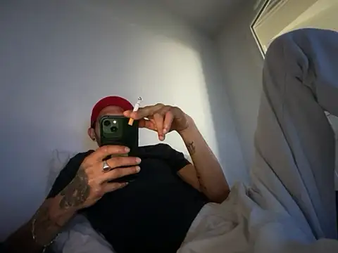 Snapshot of Rebeu313 chatting on November 14, 2025, 9:57 am Rebeu313 online show from November 14, 2025, 9:57 am