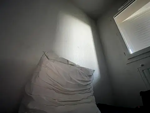 Snapshot of Rebeu313 chatting on November 16, 2025, 2:33 pm Rebeu313 online show from November 16, 2025, 2:33 pm