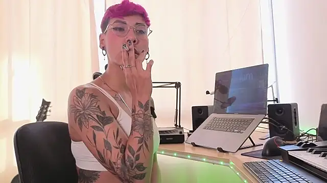 MiaMorgan  online show from December 14, 2025, 2:00 pm