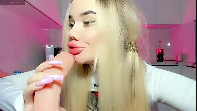 Snapshot of Aira_vi chatting on December 3, 2024, 1:36 am Aira vi online show from December 3, 2024, 1:36 am