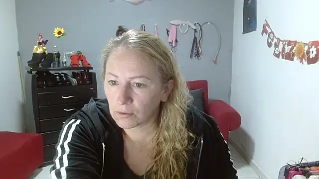 Snapshot of emperabigbootybigass chatting on March 19, 2025, 12:23 pm emperabigbootybigass online show from March 19, 2025, 12:23 pm