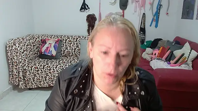 emperabigbootybigass online show from April 10, 2026, 12:23 pm