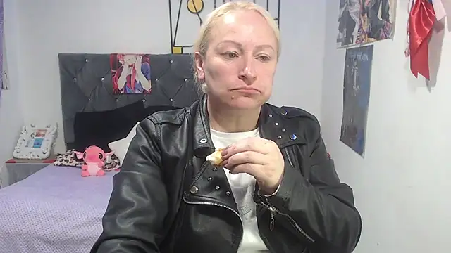 Snapshot of emperabigbootybigass chatting on July 7, 2026, 12:20 pm emperabigbootybigass online show from July 7, 2026, 12:20 pm