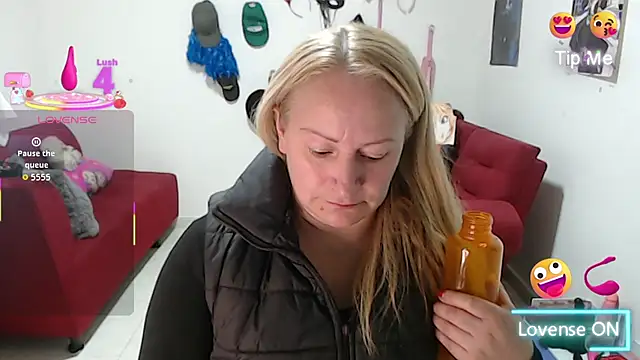 emperabigbootybigass online show from November 20, 2025, 12:06 pm