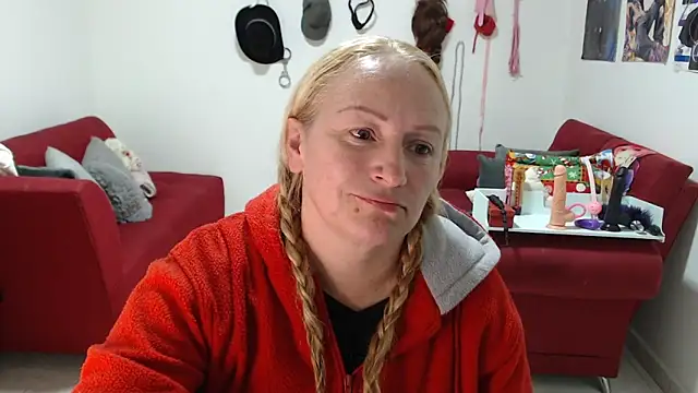 Snapshot of emperabigbootybigass chatting on December 17, 2025, 12:10 pm emperabigbootybigass online show from December 17, 2025, 12:10 pm