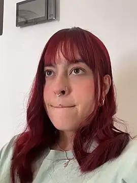 mia bonneett online show from February 18, 2026, 8:05 pm