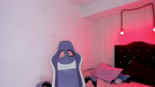 Snapshot of miku_katsuragi chatting on October 26, 2025, 11:49 pm miku katsuragi online show from October 26, 2025, 11:49 pm