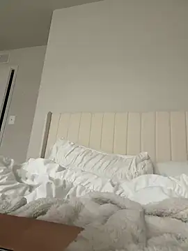 emilycoco online show from February 22, 2026, 8:43 pm