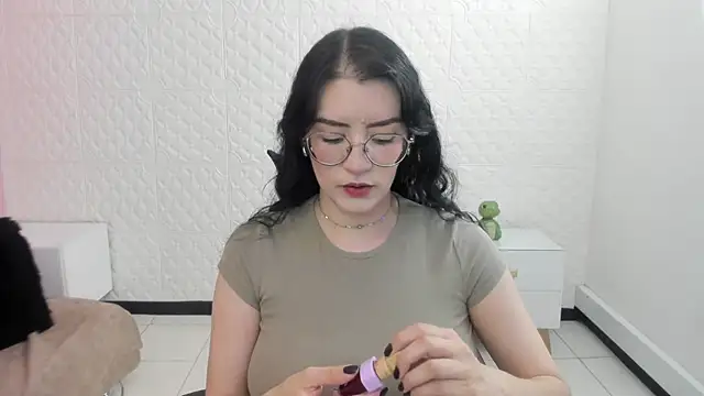 Snapshot of Violetaa_diazz chatting on April 23, 2026, 9:05 pm Violetaa diazz online show from April 23, 2026, 9:05 pm