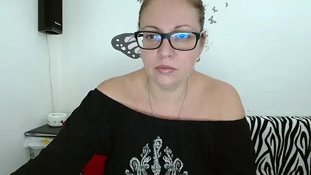 Snapshot of LadyHellene chatting on November 28, 2025, 8:14 am LadyHellene online show from November 28, 2025, 8:14 am
