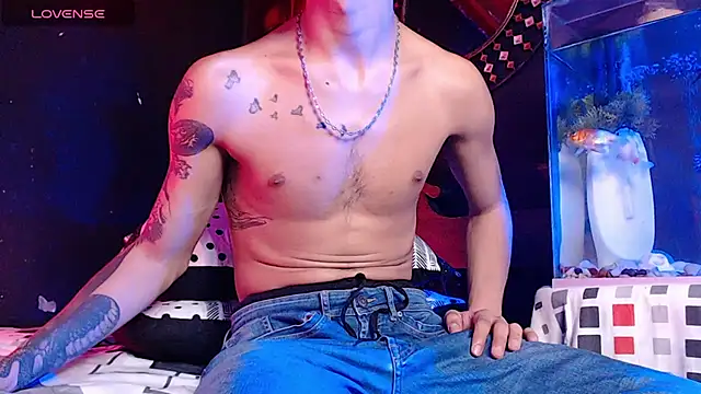 Snapshot of Godly_huan chatting on December 4, 2025, 5:06 am Godly huan online show from December 4, 2025, 5:06 am