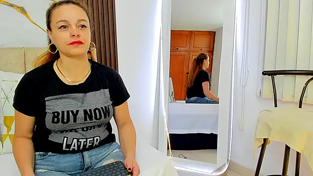 cristalwalker   online show from February 3, 2026, 10:31 am