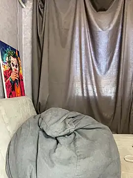 Lola Hale online show from April 15, 2026, 6:08 am