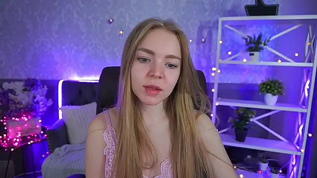 Snapshot of EmilySunshineS chatting on November 2, 2025, 7:35 am EmilySunshineS online show from November 2, 2025, 7:35 am