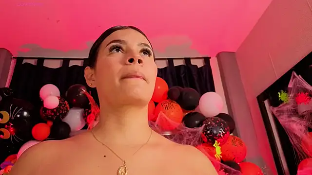 Mia Oxford online show from October 29, 2025, 1:32 pm