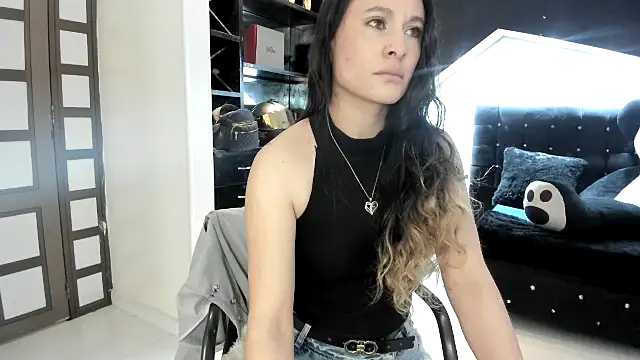 Coral Gibson online show from October 22, 2025, 1:10 pm