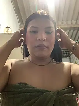 miavalentinaaa online show from May 26, 2026, 2:42 am