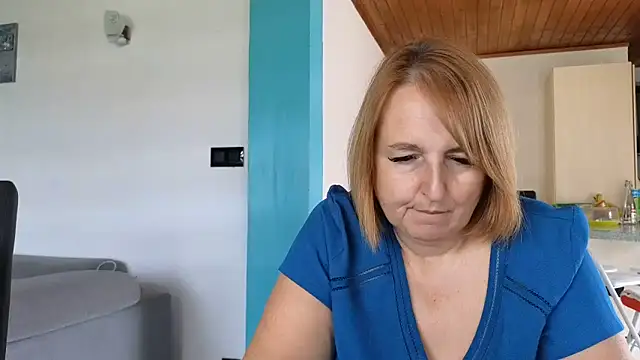 Snapshot of Sandcoq chatting on June 8, 2026, 11:44 am Sandcoq online show from June 8, 2026, 11:44 am