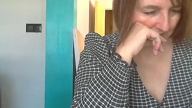 Snapshot of Sandcoq chatting on November 13, 2025, 10:52 am Sandcoq online show from November 13, 2025, 10:52 am