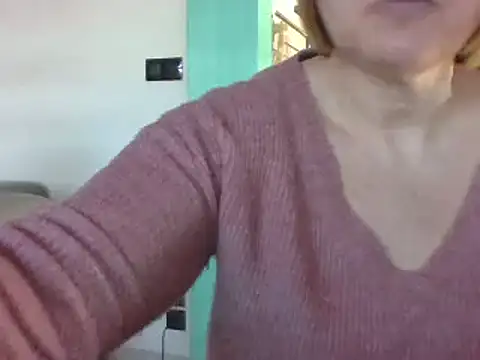 Snapshot of Sandcoq chatting on February 3, 2025, 11:42 am Sandcoq online show from February 3, 2025, 11:42 am