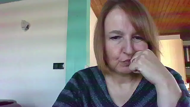 Snapshot of Sandcoq chatting on November 5, 2025, 10:07 am Sandcoq online show from November 5, 2025, 10:07 am