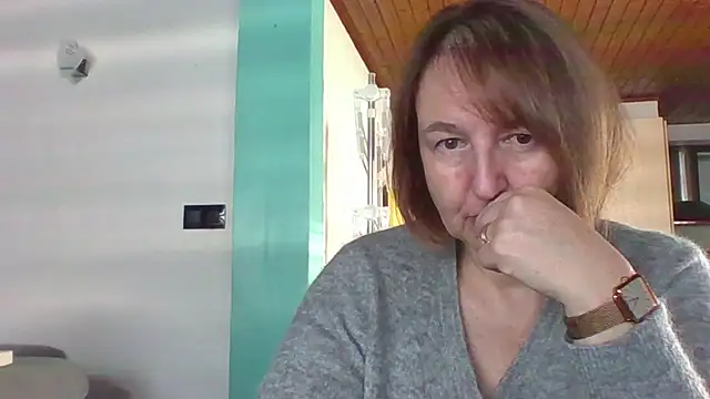 Snapshot of Sandcoq chatting on November 28, 2025, 10:04 am Sandcoq online show from November 28, 2025, 10:04 am