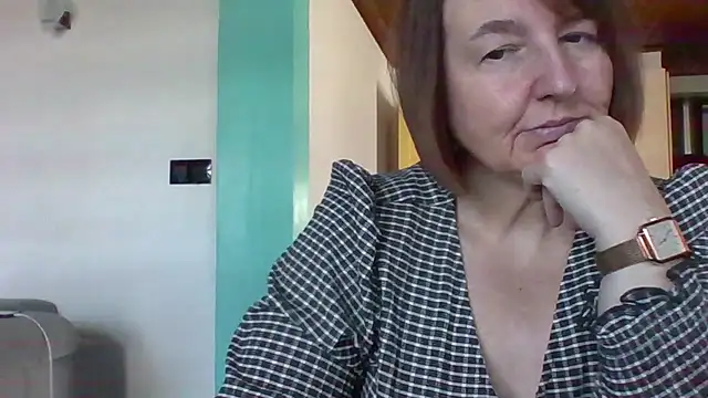 Snapshot of Sandcoq chatting on November 19, 2025, 10:26 am Sandcoq online show from November 19, 2025, 10:26 am