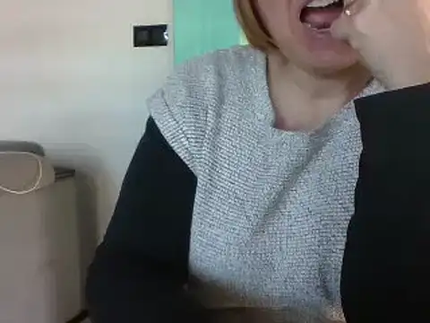 Snapshot of Sandcoq chatting on February 4, 2025, 11:49 am Sandcoq online show from February 4, 2025, 11:49 am