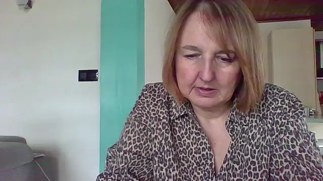 Sandcoq online show from April 16, 2026, 11:55 am