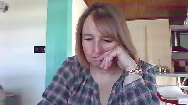 Snapshot of Sandcoq chatting on April 22, 2026, 8:32 am Sandcoq online show from April 22, 2026, 8:32 am
