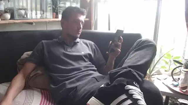 roystonee01 online show from March 12, 2026, 5:28 pm