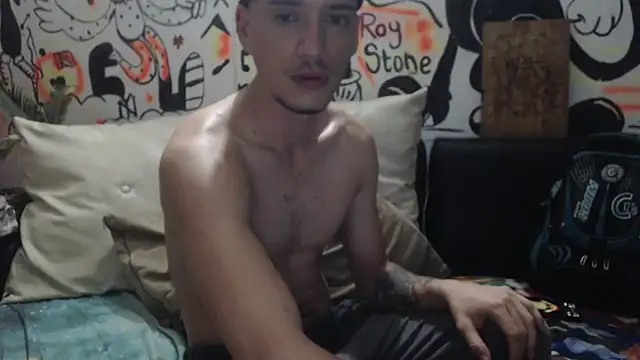 roystonee01 online show from October 30, 2025, 9:18 am