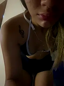 Snapshot of Carolinen chatting on October 27, 2025, 5:19 am Carolinen online show from October 27, 2025, 5:19 am