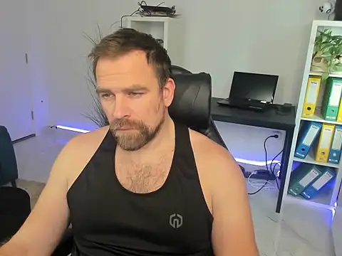 Snapshot of John-E-Dough chatting on December 4, 2025, 8:24 am John-E-Dough online show from December 4, 2025, 8:24 am