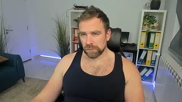 Snapshot of John-E-Dough chatting on December 5, 2025, 10:14 am John-E-Dough online show from December 5, 2025, 10:14 am