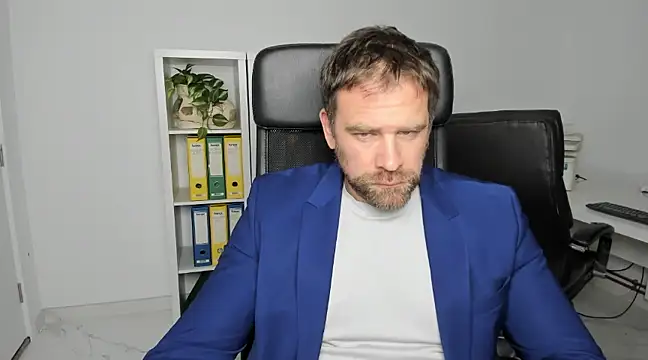 Snapshot of John-E-Dough chatting on December 15, 2024, 5:23 am John-E-Dough online show from December 15, 2024, 5:23 am