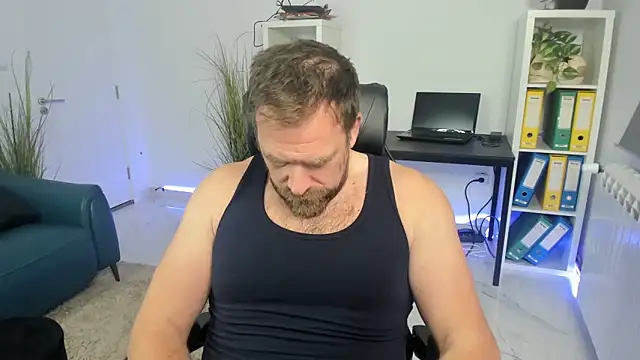 Snapshot of John-E-Dough chatting on December 3, 2025, 9:20 am John-E-Dough online show from December 3, 2025, 9:20 am