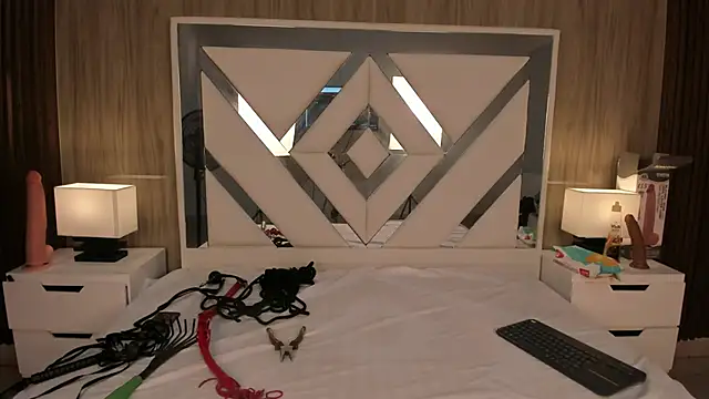 ValentinaThomas online show from October 4, 2025, 7:15 pm