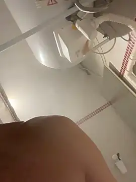 Snapshot of lescro95_ chatting on October 24, 2025, 3:33 pm lescro95 online show from October 24, 2025, 3:33 pm