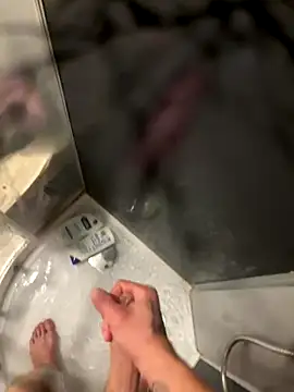 Snapshot of lescro95_ chatting on November 12, 2025, 4:33 pm lescro95 online show from November 12, 2025, 4:33 pm