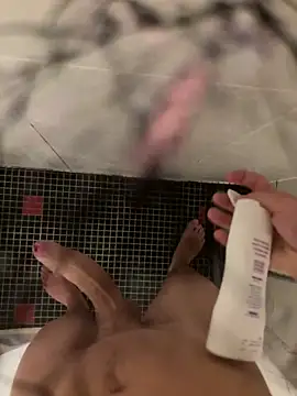 Snapshot of lescro95_ chatting on December 19, 2025, 3:58 pm lescro95 online show from December 19, 2025, 3:58 pm