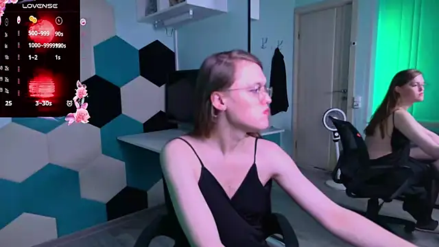 Snapshot of YukoFanee chatting on December 4, 2025, 8:19 pm YukoFanee online show from December 4, 2025, 8:19 pm