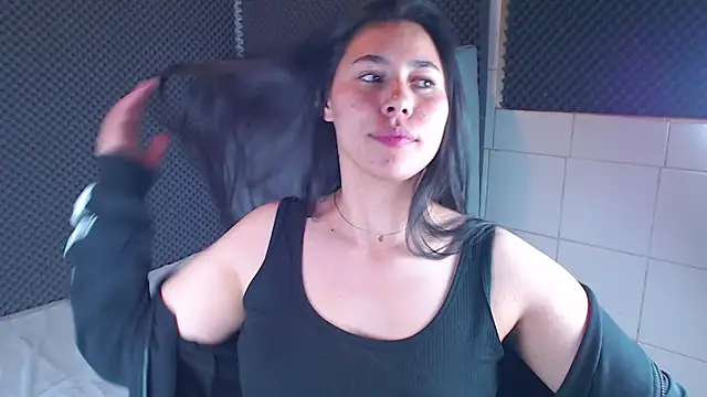 Snapshot of _joy_yva chatting on December 18, 2025, 1:55 am joy yva online show from December 18, 2025, 1:55 am