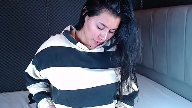 Snapshot of _joy_yva chatting on December 22, 2025, 11:05 pm joy yva online show from December 22, 2025, 11:05 pm